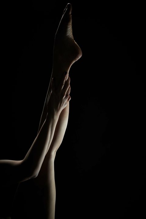 BODIES-stretch-leg-Federico-Sammartino